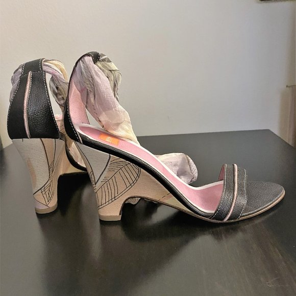 NWT Boss Lovely Women Leather Wedge Heel Shoes Size 9 - Picture 3 of 6